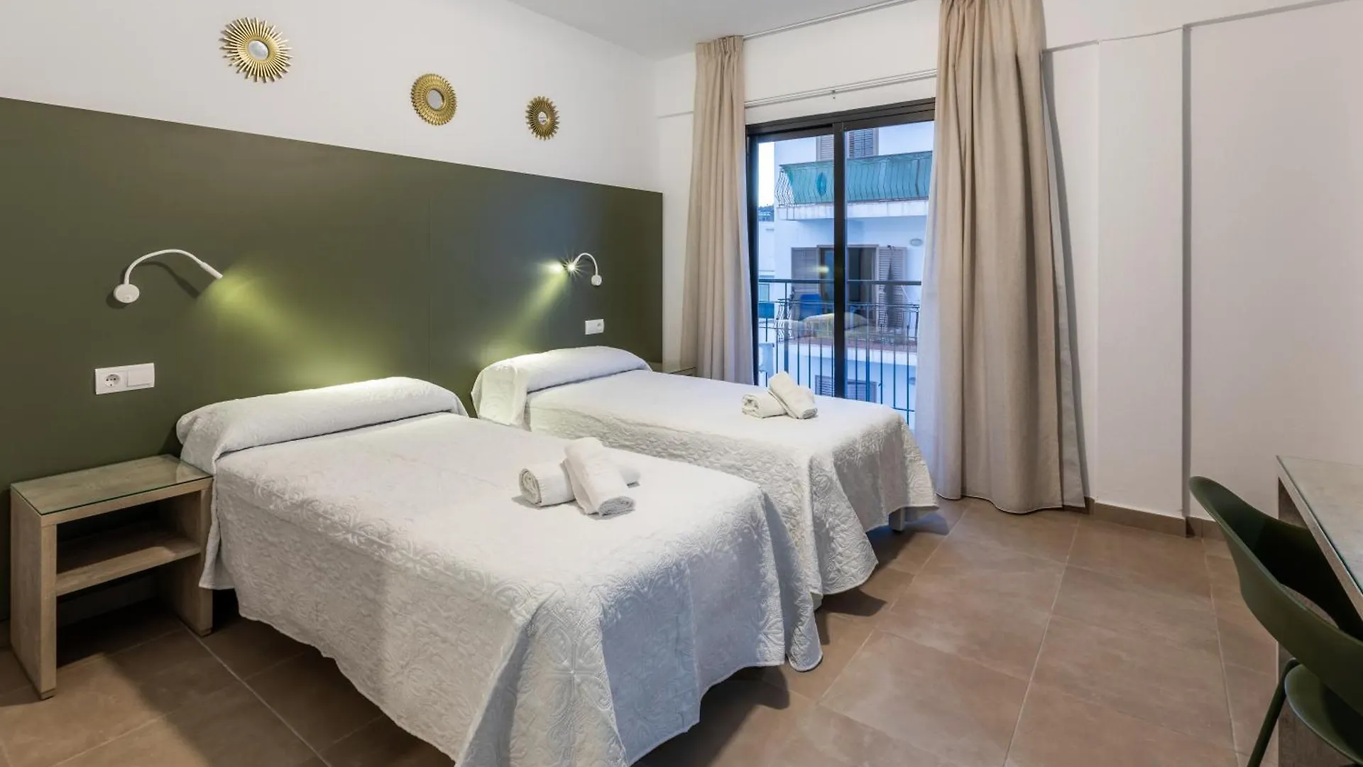 Hostal Alicante Sant Antoni de Portmany İspanya