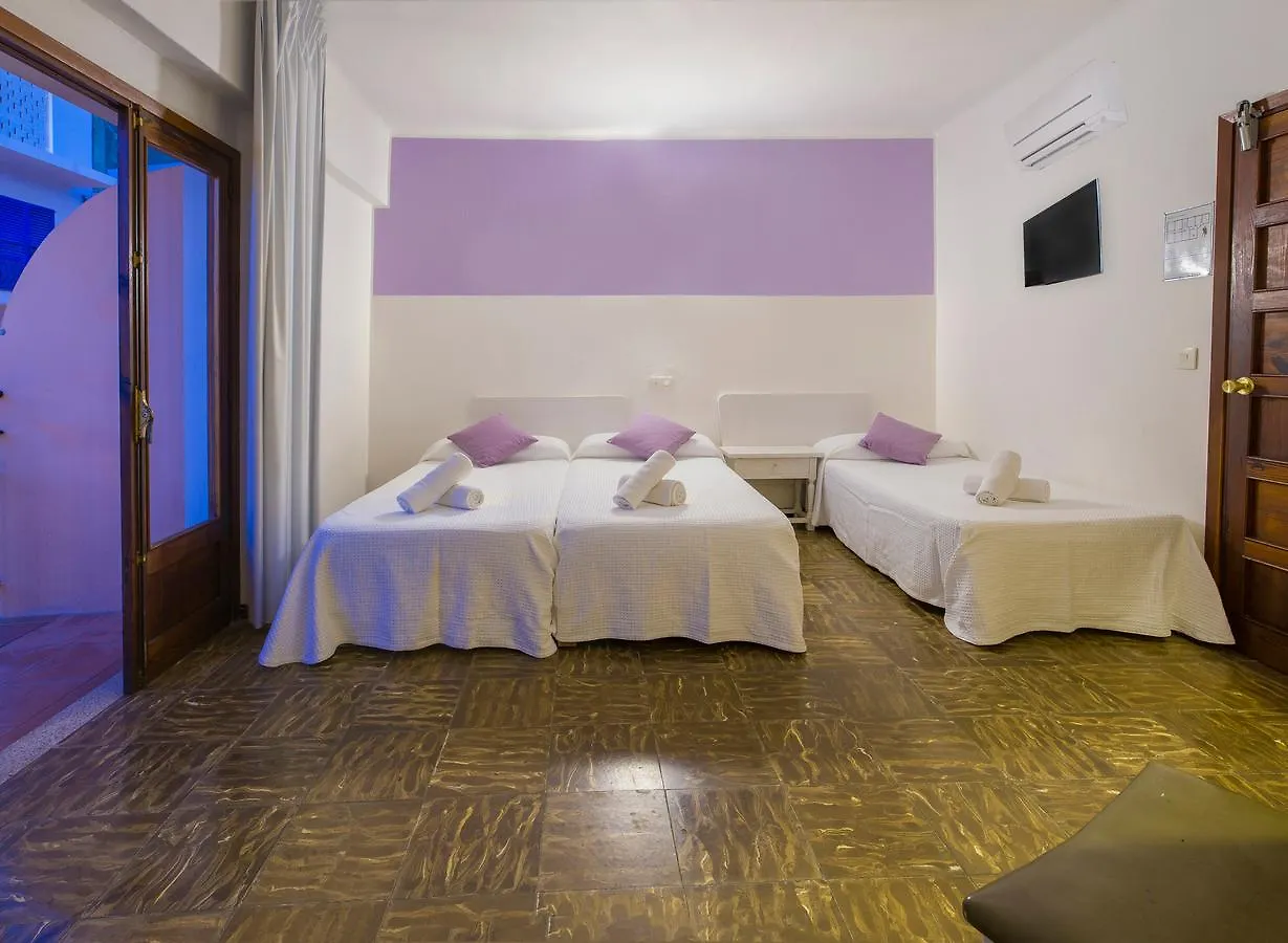 Otel Hostal Alicante Sant Antoni de Portmany İspanya